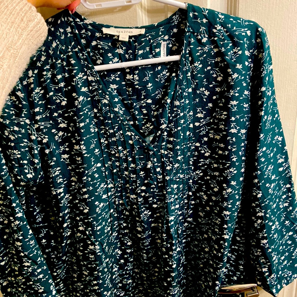 Cute fun2fun blouse perfect for professional settings, never worn